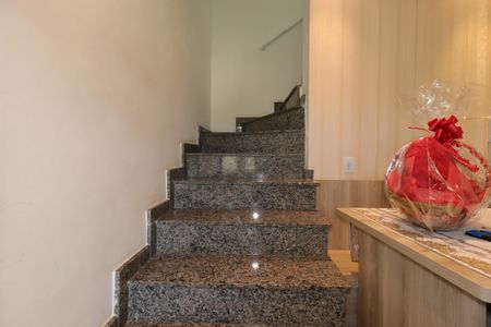 Apartamento para alugar com 97m², 2 quartos e 2 vagasEscada