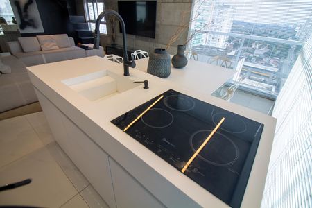 Cozinha de apartamento para alugar com 1 quarto, 57m² em Santo Amaro, São Paulo