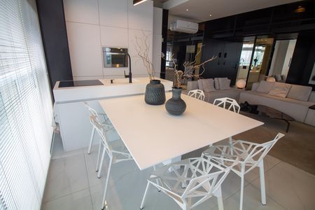 Apartamento à venda com 57m², 1 quarto e 1 vaga Apartamento à venda com 57m², 1 quarto e 1 vagaSala de Jantar