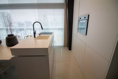 Cozinha de apartamento para alugar com 1 quarto, 57m² em Santo Amaro, São Paulo