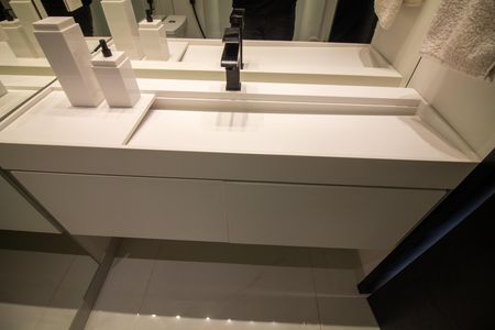 Banheiro de apartamento para alugar com 1 quarto, 57m² em Santo Amaro, São Paulo