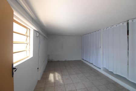 Casa para alugar com 140m², 3 quartos e 2 vagasFundos da casa / quarto 1