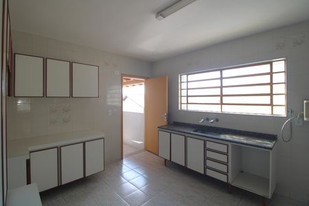 Casa para alugar com 140m², 3 quartos e 2 vagasCozinha