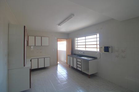 Casa para alugar com 140m², 3 quartos e 2 vagasCozinha