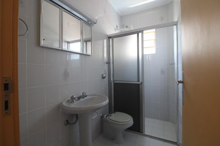 Casa para alugar com 140m², 3 quartos e 2 vagasBanheiro comum