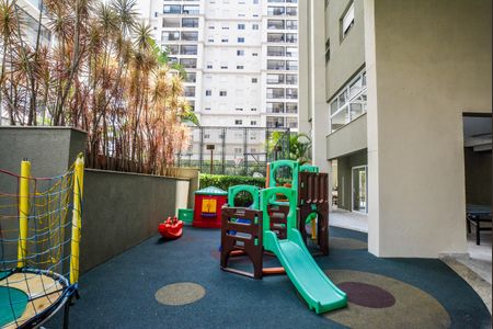 Apartamento à venda com 184m², 4 quartos e 4 vagas Apartamento à venda com 184m², 4 quartos e 4 vagasÁrea comum - Playground