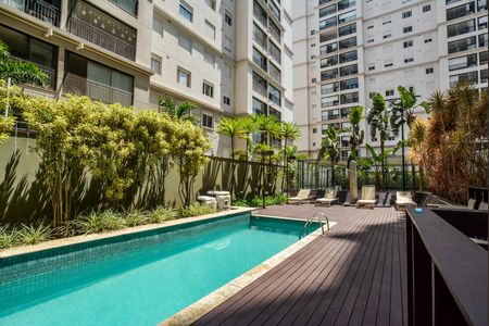 Apartamento à venda com 184m², 4 quartos e 4 vagas Apartamento à venda com 184m², 4 quartos e 4 vagasÁrea comum - Piscina