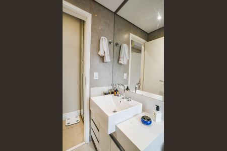 Apartamento à venda com 184m², 4 quartos e 4 vagas Apartamento à venda com 184m², 4 quartos e 4 vagasBanheiro da Suíte 2