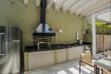Apartamento à venda com 184m², 4 quartos e 4 vagas Apartamento à venda com 184m², 4 quartos e 4 vagasÁrea comum - Churrasqueira