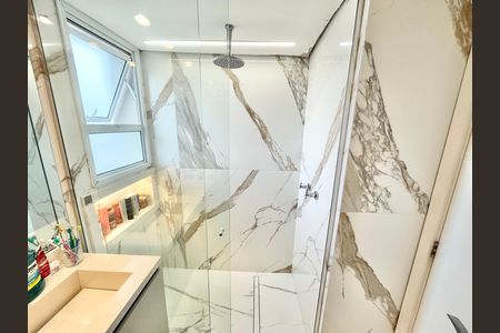 Apartamento à venda com 189m², 3 quartos e 3 vagasBanheiro da Suíte 2