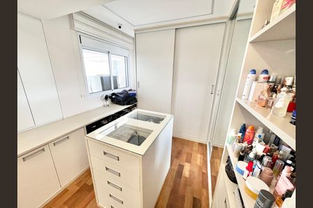 Apartamento à venda com 189m², 3 quartos e 3 vagasCloset da suíte 2