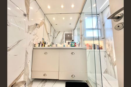 Apartamento à venda com 189m², 3 quartos e 3 vagasBanheiro da Suíte 2