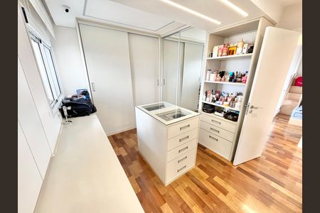 Apartamento à venda com 189m², 3 quartos e 3 vagasCloset da suíte 2