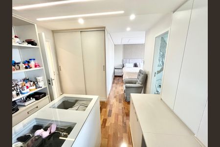 Apartamento à venda com 189m², 3 quartos e 3 vagasCloset da suíte 2