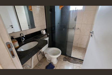 Banheiro de apartamento para alugar com 2 quartos, 60m² em Santa Clara Ii, Vespasiano