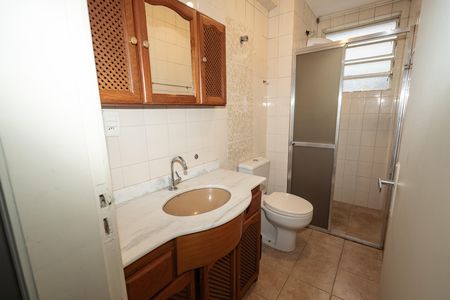 Banheiro de apartamento à venda com 1 quarto, 55m² em Floresta, Porto Alegre