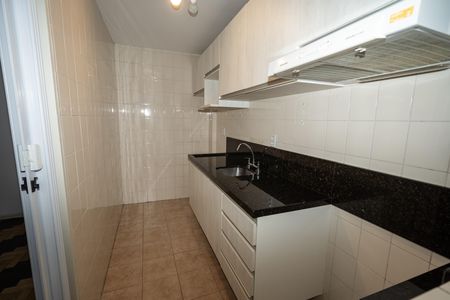 Cozinha de apartamento à venda com 1 quarto, 55m² em Floresta, Porto Alegre