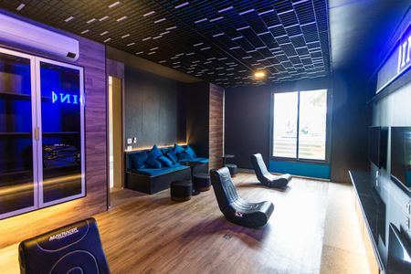 Apartamento para alugar com 70m², 2 quartos e 2 vagas Apartamento para alugar com 70m², 2 quartos e 2 vagasÁrea comum - Sala de Vídeo Game