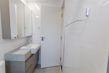 Apartamento para alugar com 70m², 2 quartos e 2 vagas Apartamento para alugar com 70m², 2 quartos e 2 vagasBanheiro da Suíte