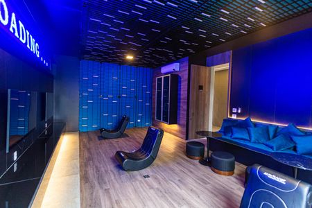 Apartamento para alugar com 70m², 2 quartos e 2 vagas Apartamento para alugar com 70m², 2 quartos e 2 vagasÁrea comum - Sala de Vídeo Game