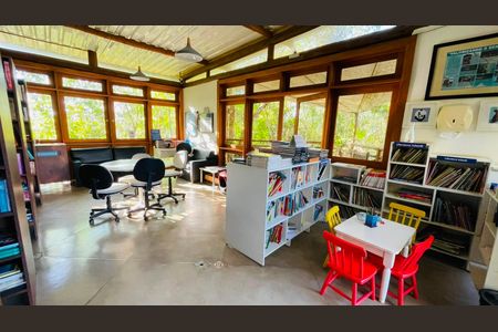 Casa de condomínio para alugar com 750m², 5 quartos e 4 vagas Casa de condomínio para alugar com 750m², 5 quartos e 4 vagasBiblioteca