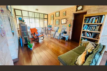 Casa de condomínio para alugar com 750m², 5 quartos e 4 vagas Casa de condomínio para alugar com 750m², 5 quartos e 4 vagasSala