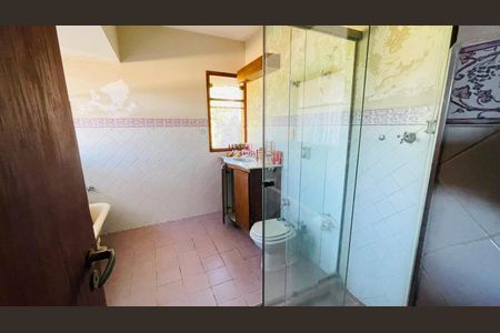 Casa de condomínio para alugar com 750m², 5 quartos e 4 vagas Casa de condomínio para alugar com 750m², 5 quartos e 4 vagasBanheiro