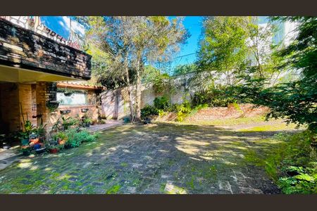 Casa de condomínio para alugar com 750m², 5 quartos e 4 vagas Casa de condomínio para alugar com 750m², 5 quartos e 4 vagasQuintal