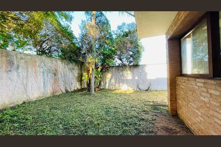 Casa de condomínio para alugar com 750m², 5 quartos e 4 vagas Casa de condomínio para alugar com 750m², 5 quartos e 4 vagasQuintal