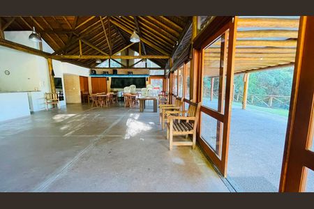 Casa de condomínio para alugar com 750m², 5 quartos e 4 vagas Casa de condomínio para alugar com 750m², 5 quartos e 4 vagasÁrea comum - Salão de festas
