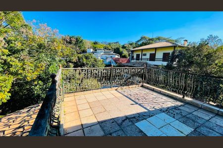 Casa de condomínio para alugar com 750m², 5 quartos e 4 vagas Casa de condomínio para alugar com 750m², 5 quartos e 4 vagasVaranda