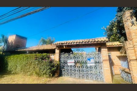 Casa de condomínio para alugar com 750m², 5 quartos e 4 vagas Casa de condomínio para alugar com 750m², 5 quartos e 4 vagasPlaca instalada