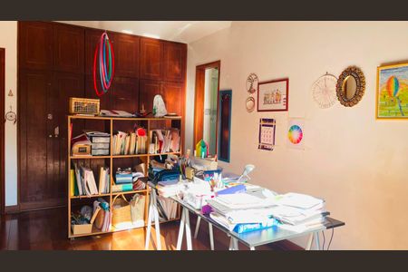 Casa de condomínio para alugar com 750m², 5 quartos e 4 vagas Casa de condomínio para alugar com 750m², 5 quartos e 4 vagasQuarto/ Escritorio
