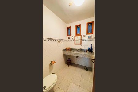 Casa de condomínio para alugar com 750m², 5 quartos e 4 vagas Casa de condomínio para alugar com 750m², 5 quartos e 4 vagasBanheiro