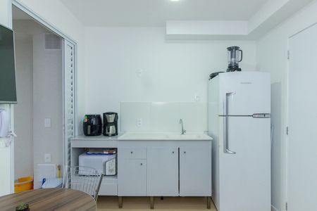 Cozinha de apartamento para alugar com 1 quarto, 28m² em Jardim Jaragua, São Paulo