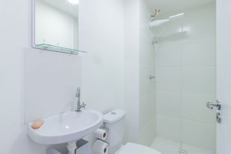 Banheiro de apartamento para alugar com 1 quarto, 28m² em Jardim Jaragua, São Paulo