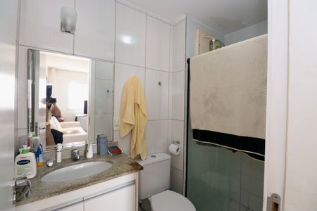 Banheiro de apartamento para alugar com 1 quarto, 56m² em Piatã, Salvador