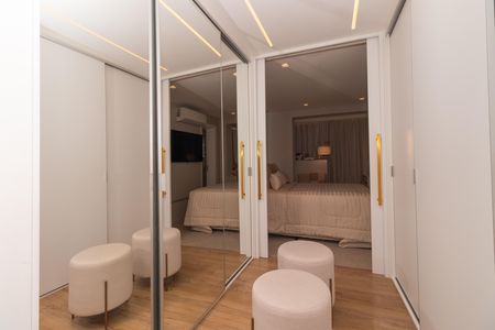 Apartamento à venda com 136m², 3 quartos e 2 vagas Apartamento à venda com 136m², 3 quartos e 2 vagasCloset da Suite 1