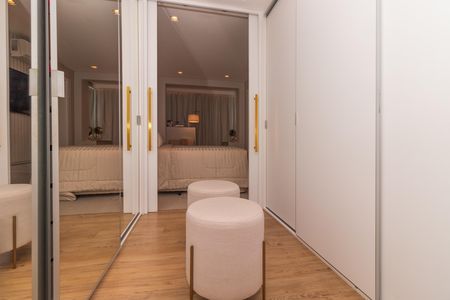 Apartamento à venda com 136m², 3 quartos e 2 vagas Apartamento à venda com 136m², 3 quartos e 2 vagasCloset da Suite 1
