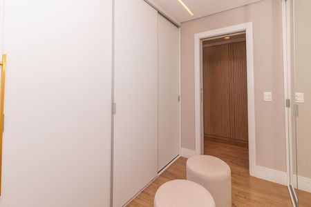 Apartamento à venda com 136m², 3 quartos e 2 vagas Apartamento à venda com 136m², 3 quartos e 2 vagasCloset da Suite 1