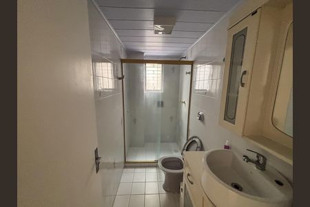 Banheiro de apartamento para alugar com 2 quartos, 84m² em Jardim Lindóia, Porto Alegre