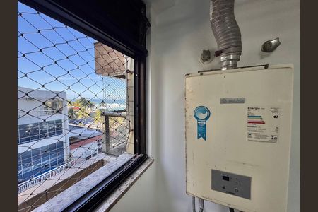 Apartamento para alugar com 172m², 4 quartos e 2 vagas Apartamento para alugar com 172m², 4 quartos e 2 vagasCozinha e Área de Serviço
