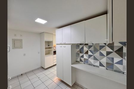 Apartamento para alugar com 172m², 4 quartos e 2 vagas Apartamento para alugar com 172m², 4 quartos e 2 vagasCozinha e Área de Serviço