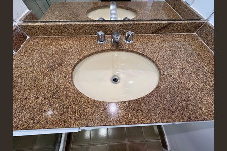Apartamento para alugar com 172m², 4 quartos e 2 vagas Apartamento para alugar com 172m², 4 quartos e 2 vagasSuíte 2 - Banheiro