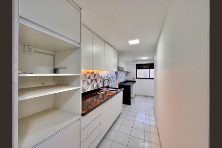 Apartamento para alugar com 172m², 4 quartos e 2 vagas Apartamento para alugar com 172m², 4 quartos e 2 vagasCozinha e Área de Serviço
