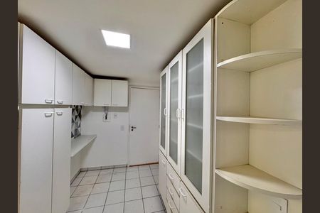 Apartamento para alugar com 172m², 4 quartos e 2 vagas Apartamento para alugar com 172m², 4 quartos e 2 vagasCozinha e Área de Serviço