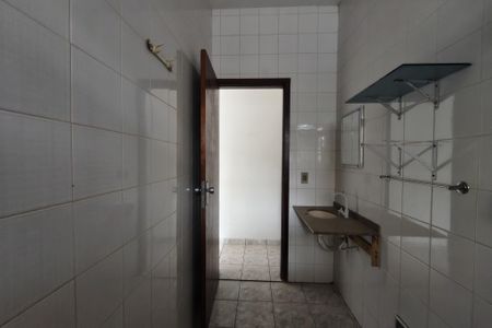 Casa para alugar com 56m², 1 quarto e 1 vaga Casa para alugar com 56m², 1 quarto e 1 vagaBanheiro