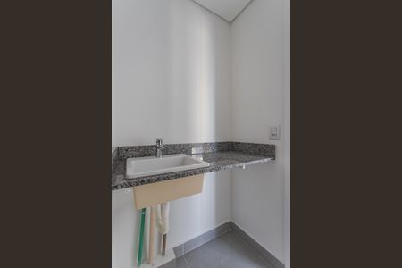 Banheiro de kitnet/studio à venda com 1 quarto, 30m² em Jardim do Salso, Porto Alegre