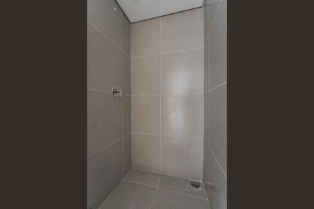 Banheiro de kitnet/studio à venda com 1 quarto, 30m² em Jardim do Salso, Porto Alegre