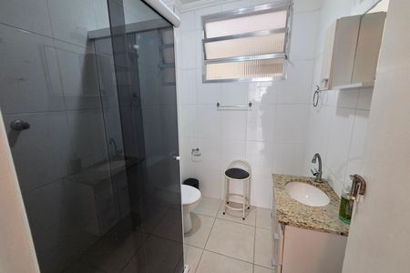 Banheiro de apartamento para alugar com 1 quarto, 50m² em Boqueirão, Praia Grande